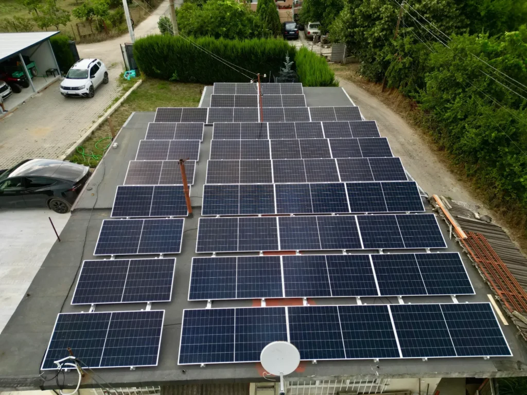 Хибридна фотоволтаична система 21.6 kWp с 96 kWh батерии – Боровец